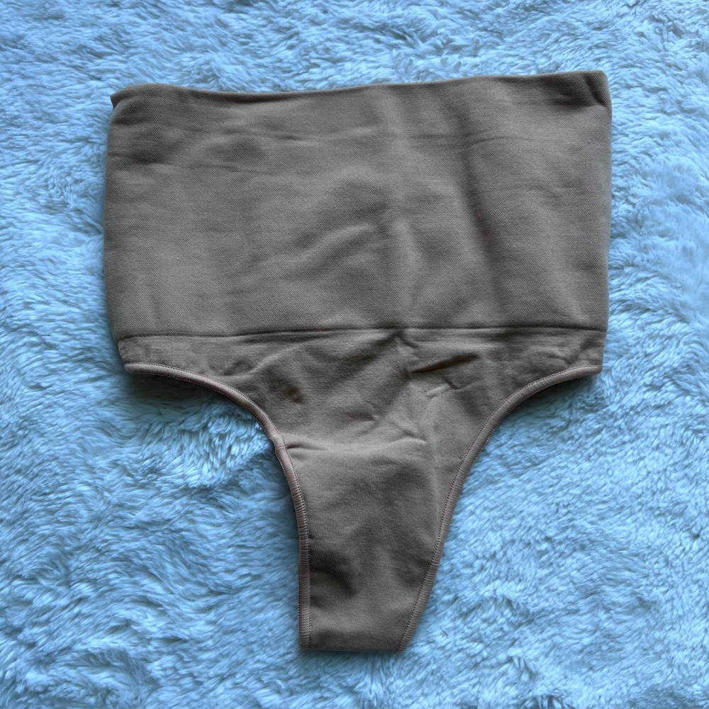 SKIMS Women's High Waisted Sculpting Thong Shapewear Nude Tan Size XXS-XS NWOT